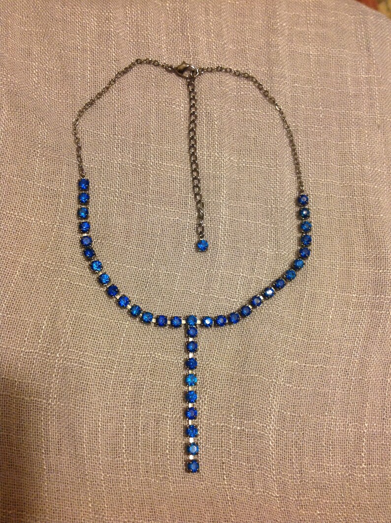 Vintage blue rhinestone necklace 17 inches