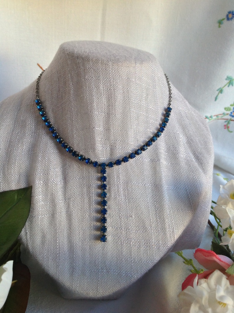 Vintage blue rhinestone necklace 17 inches