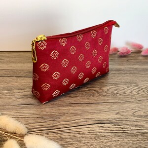 Borsa per il trucco. Borsa per cosmetici bordeaux. Piccola borsa con cerniera. Borsa da toilette. Astuccio per il trucco. Astuccio con cerniera per il trucco. Regalo per lei. Piccola borsa. Organizer.