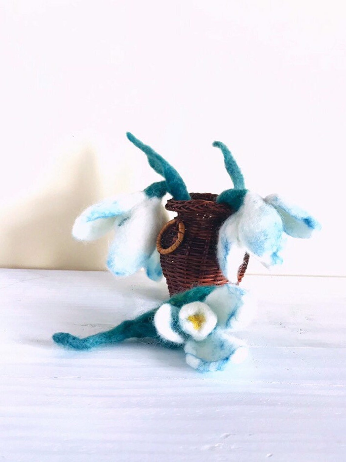 needle and thread snowdrop