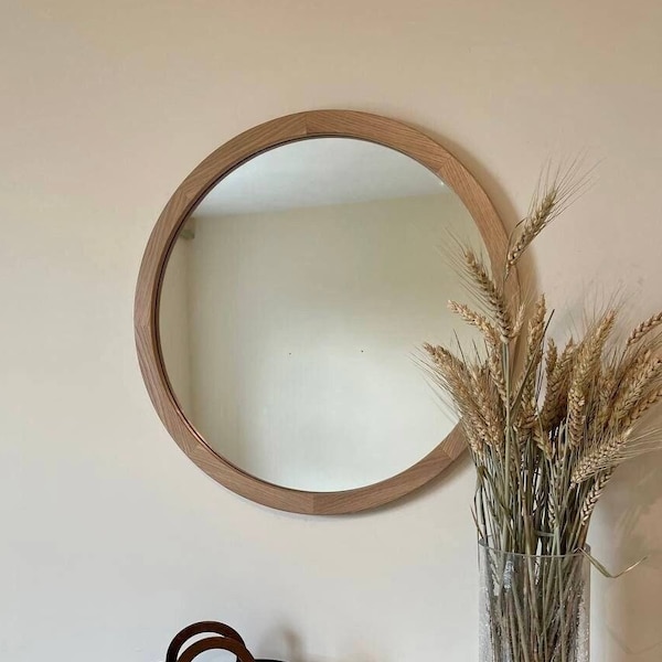 Holz runder Wandspiegel für Badezimmer, Wohnzimmer, Wohnheim, Schlafzimmer. großer hölzerner Eingangsspiegel aus weißer Eiche. skandinavischer oder minimalistischer Spiegel