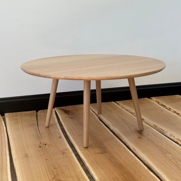 grote ronde salontafel, scandinavische massief wit eikenhouten bijzettafel, houten mid century moderne tafel, handgemaakt meubilair laag rond