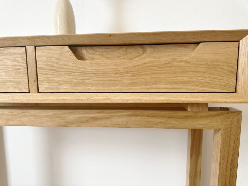 Konsolbord med hylla, konsolbord med smal ingång och lådor, massiv ek från mitten av århundradet, modernt konsolbord i trä bild 6