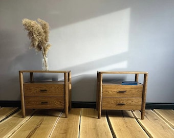 Nachttisch 2er Set mit Schubladen Eiche massiv, handgefertigter Holz Nachttisch, Mid Century Modern Live Edge Nachttisch