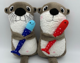 personalisierbarer Otter mit Fisch, Frottee braun / weiß, ca. 27x15x9cm