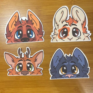 Pegatina personalizada o prefabricada de Peeping Furry de 3"