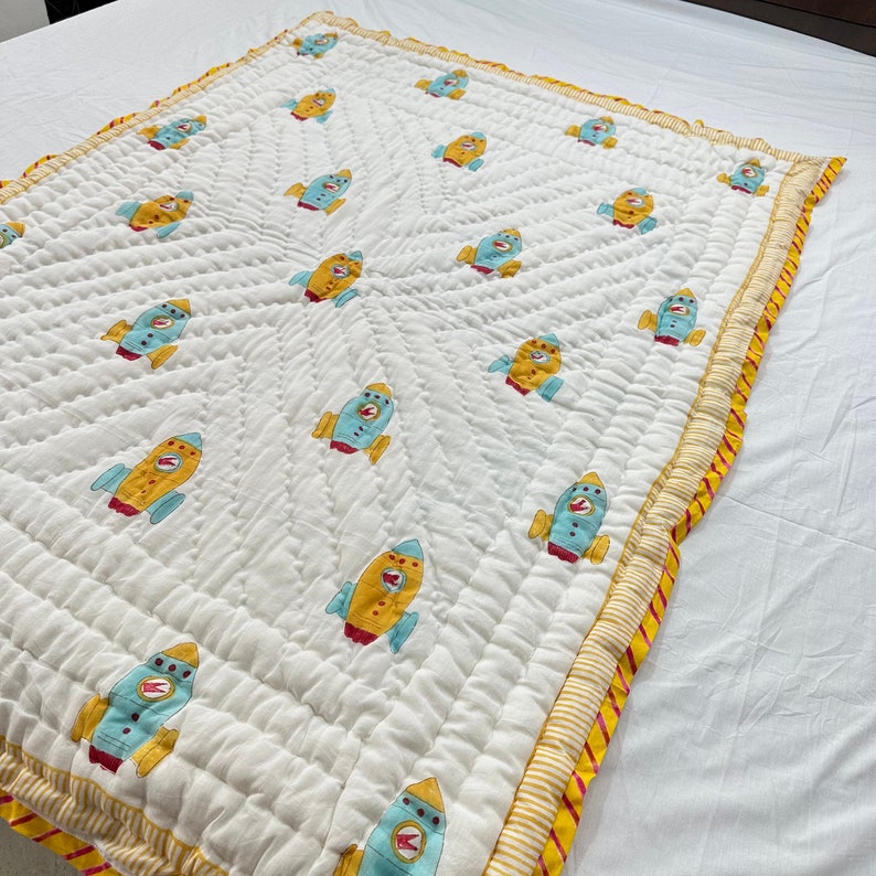 Beautiful Baby quilt, A baby gift Blanket, baby shower, organic cotton blanket, space rocket quilt, comfortable for baby image 4