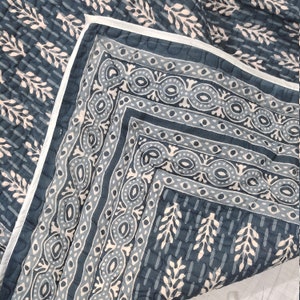 Blauwe katoenen Queen-quilt: omkeerbare deken met handblokprint (90 x 108 inch)
