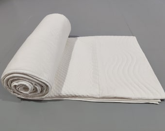 Solid Color Cotton Quilt: US Queen Bedspread, 200 GSM