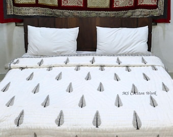 Hand Block Printed Cotton Queen Quilt: Jaipur Razai Bedspreads