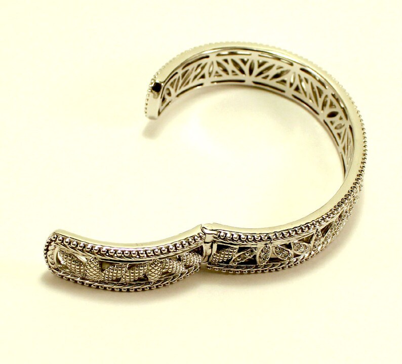 Gorgeous JUDITH RIPKA Sterling Silver 925 Diamonique CZ Hinged Cuff Bracelet