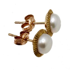 Vintage 10K Gold Ribbed Bezel Pearl Stud Earrings — 1970s Fluted Gold Cup White Pearl Everyday Vintage Fine Jewelry Post Earrings image 6