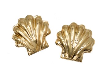 Vintage 14K Gold Seashell Stud Earrings — Scallop Shell Post Earrings Small Dainty Everyday Fine Jewelry Beach Coastal