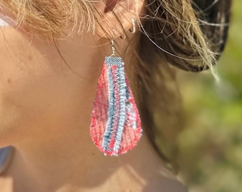 Handgemachte einzigartige Upcycled Denim Statement Ohrringe - Umweltfreundlicher, vom Meer inspirierter, leichter Schmuck