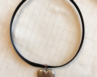 Ribbon Heart Pendant Necklace! | ribbon choker necklace | silver heart locket necklace