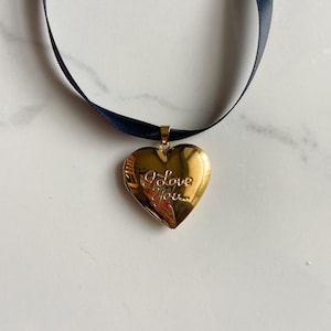 Die Kette “Priscilla” | schwarze Schleife Gold Medaillon Halskette |