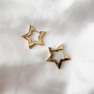 Gold Star Huggies! | gold huggie earrings | gold jewelry | stainless steel gold earrings