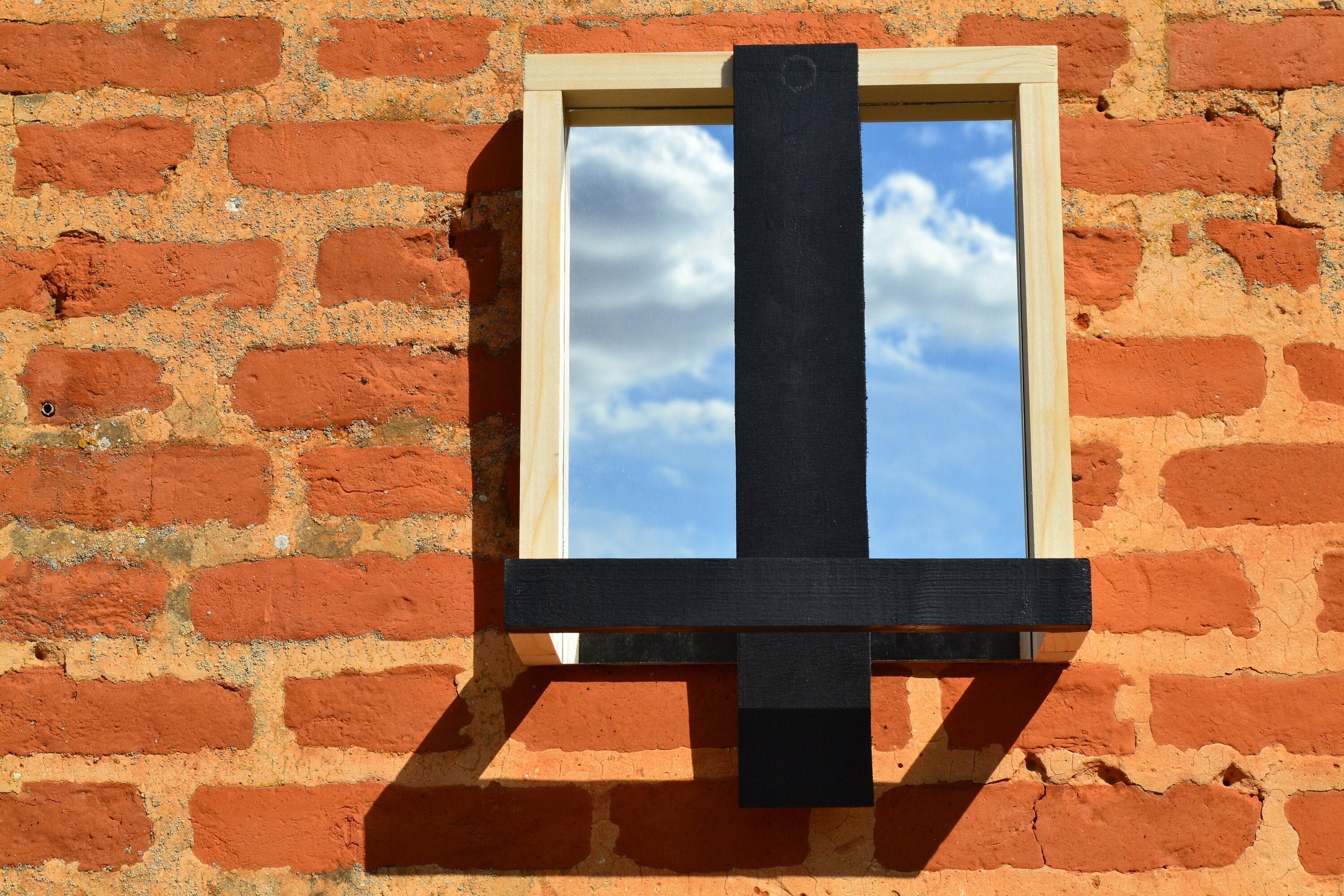 Miroir Encadré de Tasseaux Bois Naturel ou Peints en Noir