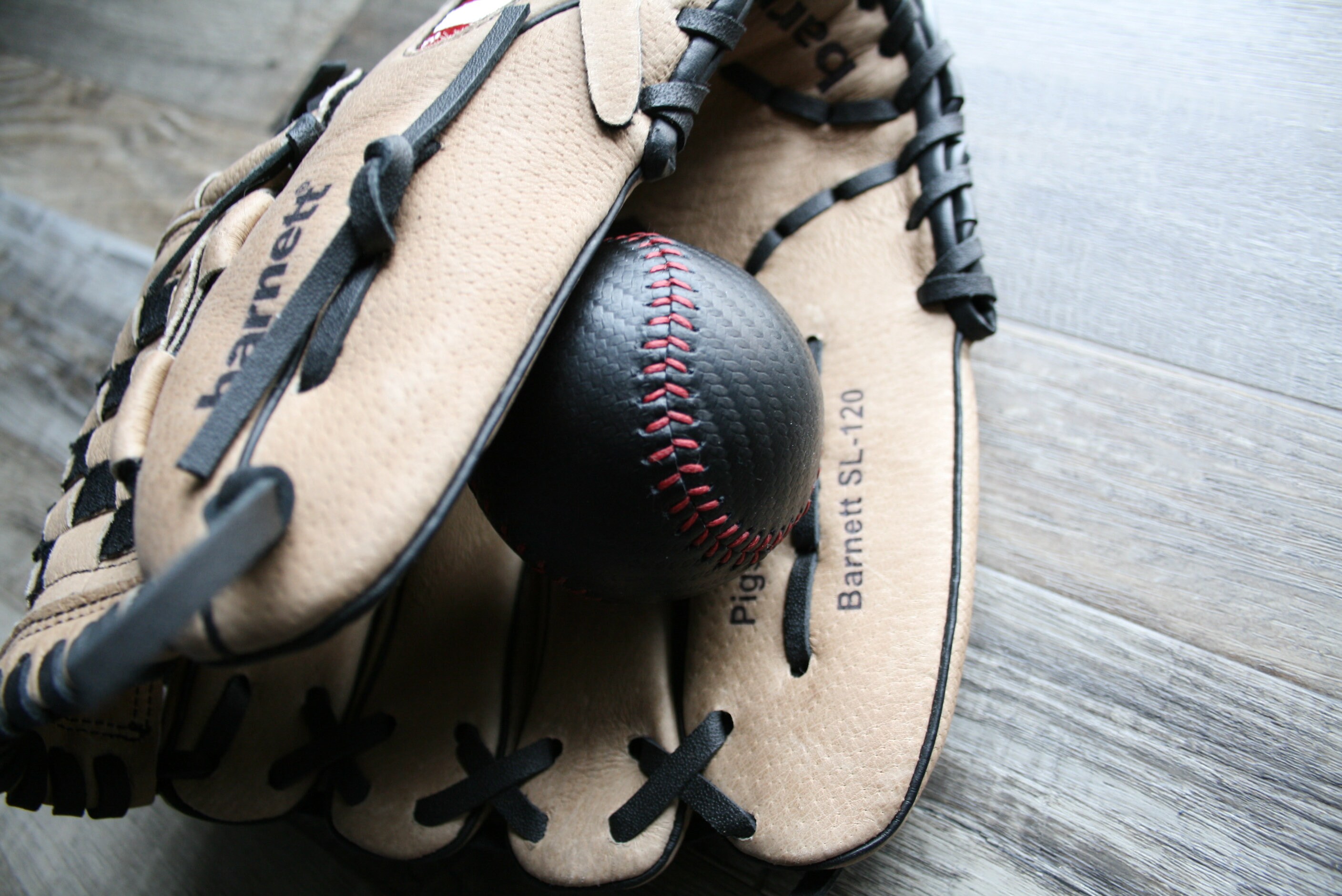 Baseball mit Leder in Carbonoptik schwarz sportlich Dekoration Etsy