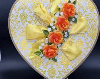 Vintage Brach’s Deluxe Gold Foil Top Yellow Orange Flowers Ribbons Two Pound Candy Valentine Heart Container