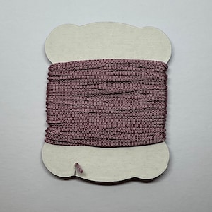 Fil Bunka mauve. Idéal pour les miniatures et la broderie, carte de 6 m.