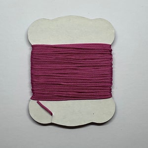 Fil Bunka en magenta. Idéal pour les miniatures et la broderie, carte de 6 m.