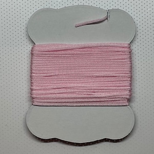 Fil Bunka rose. Idéal pour les miniatures et la broderie. Carte de 6 mètres