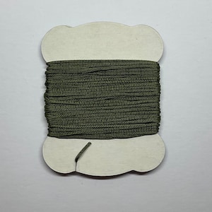 Fil Bunka vert kaki. Idéal pour les miniatures et la broderie, carte de 6 m.