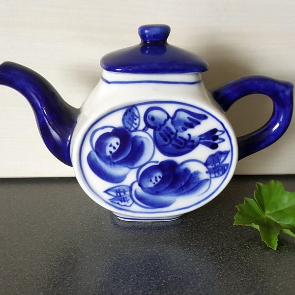 Petite théière Gzhel, porcelaine russe, peinte à la main en URSS, art naïf, porcelaine bleue