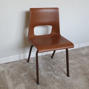 Eromes Wijchen school chair in plastic and metal, for kindergarten age