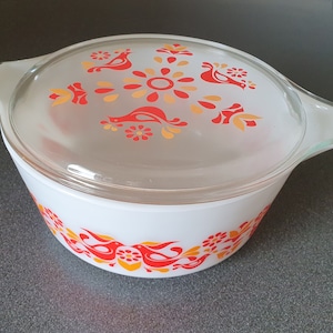 Vintage Pyrex Friendship casserole dish with lid, 475 B 1/2 QT, made in the USA