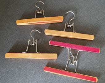 Vintage wooden trousers hangers (4), felted on the inside.