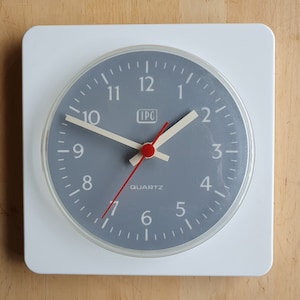 Post modern vintage gray IPC clock (working), Junghans clockwork, 80s decor with rounded corners