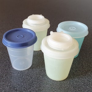 Kubeczki na przyprawy Tupperware w stylu vintage: Kubki pastelowe z lat 60. XX wieku, 101