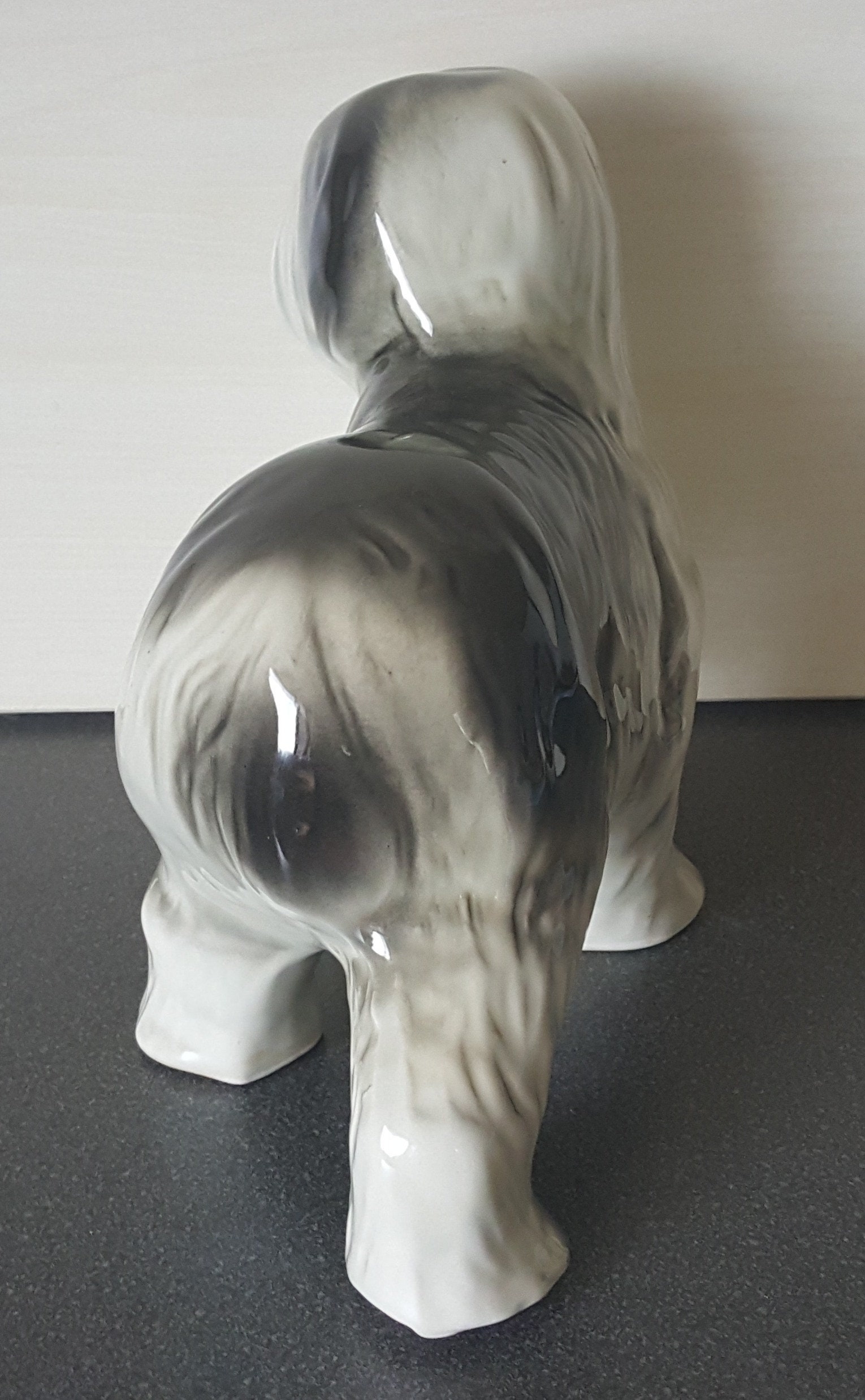 オールドイングリッシュシープドッグの置物、手描きのヴィンテージ磁器