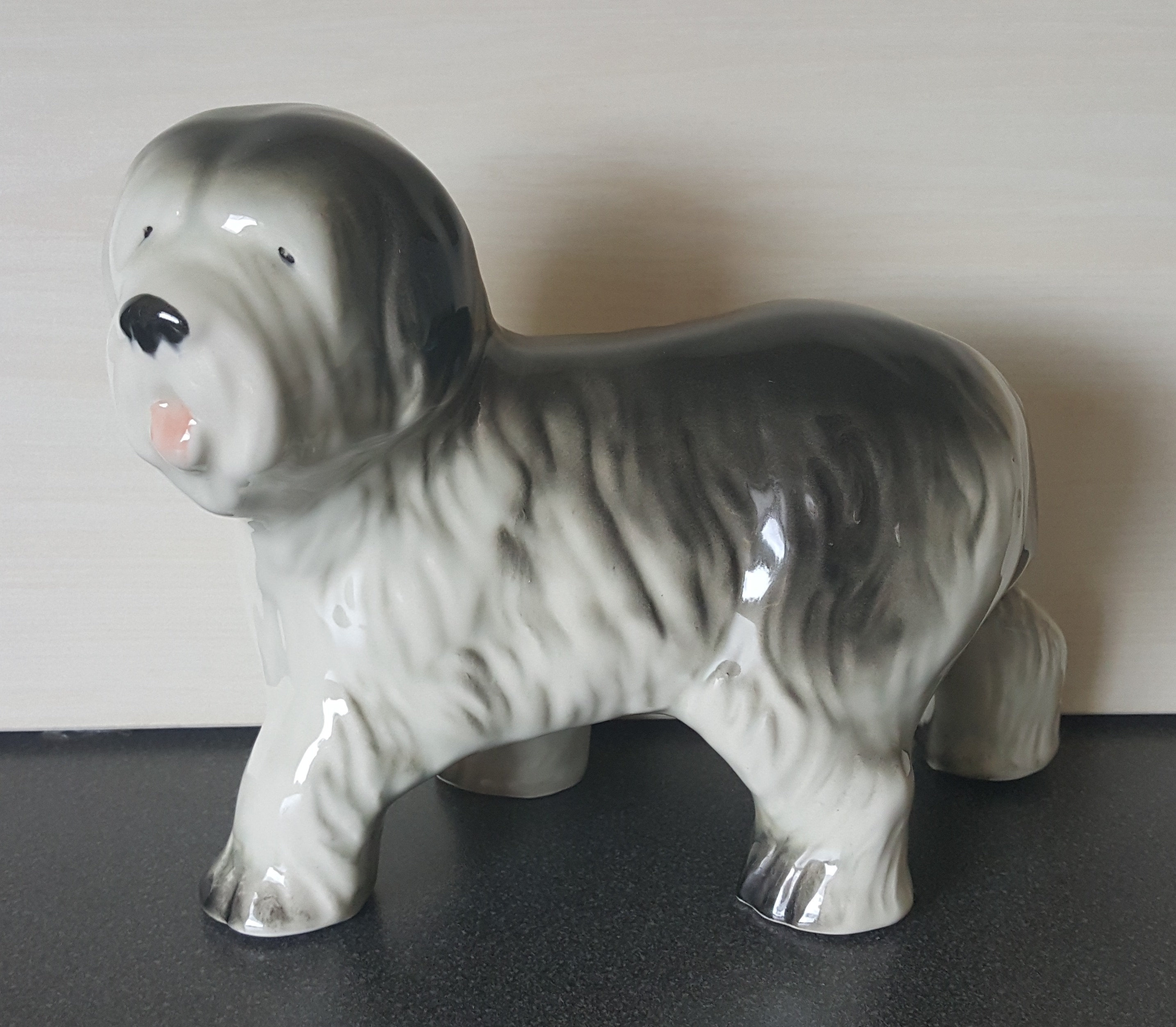 オールドイングリッシュシープドッグの置物、手描きのヴィンテージ磁器