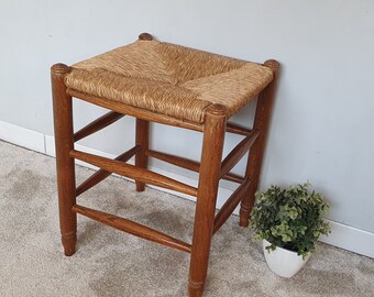 Tabouret en bois avec siège en osier, chêne, style ferme française, siège en rotin