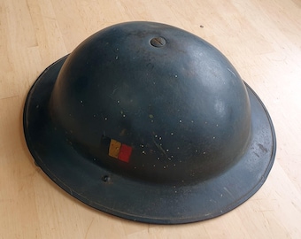 Antique steel militairy helmet Belgium, with leather insert and strap