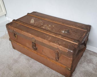 Antike Überseetruhe, XL, Holz und Ledertruhe mit Gebrauchsspuren