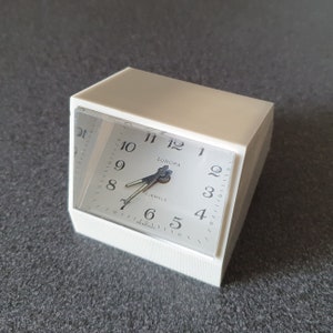 Europa, 2 Jewels, alarm clock, fluorescent, fully functional (wind-up), Germany