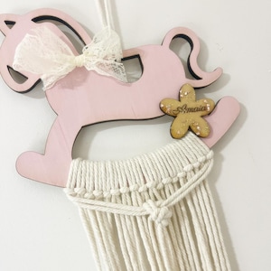 Mini hair bow holder. Baby girl bow hanger. Baby girl pink hair bow holder. Hair bow organizer, macrame bow holder. Macrame bow hanger