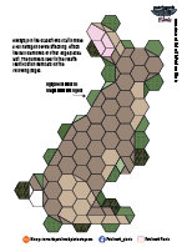 Pode incluir: Um mosaico em forma de coelho castanho feito de azulejos hexagonais verdes, castanhos e rosados. O mosaico &eacute; composto por 28 azulejos.