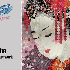 Op de afbeelding: Een patchworkdeken met een afbeelding van een Geisha met een rood en roze bloemenontwerp. De deken is gemaakt met behulp van Engels papierpatchwork (EPP) en heeft de titel "Geisha EPP Patchwork".