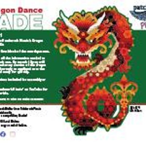 Puede incluir: Un patr&oacute;n de punto de cruz que presenta un drag&oacute;n rojo, naranja y dorado con detalles intrincados. El dise&ntilde;o incluye el texto "Dragon Dance Jade" y "March 1" sobre un fondo verde. La imagen tambi&eacute;n incluye el logotipo de "patchwork pueblo".