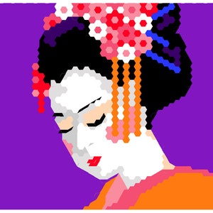 Pu&ograve; includere: Un'illustrazione digitale di una donna con i capelli neri, che indossa una corona di fiori rosa e bianca e un kimono con motivi bianchi e arancioni. La donna ha gli occhi chiusi e guarda in basso. Lo sfondo &egrave; viola.