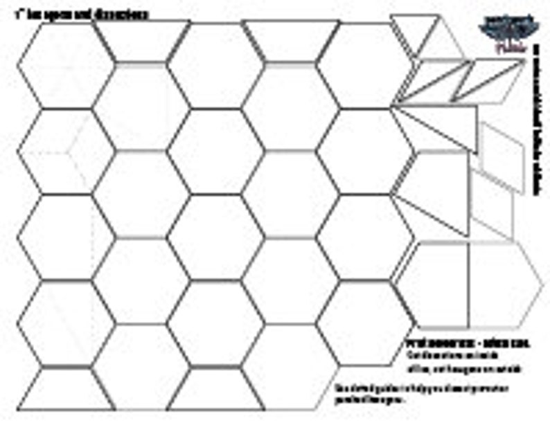 Op de afbeelding: Een zwart-witte illustratie van een honingraatpatroon met een deel van het patroon dat is gebroken in kleinere geometrische vormen.