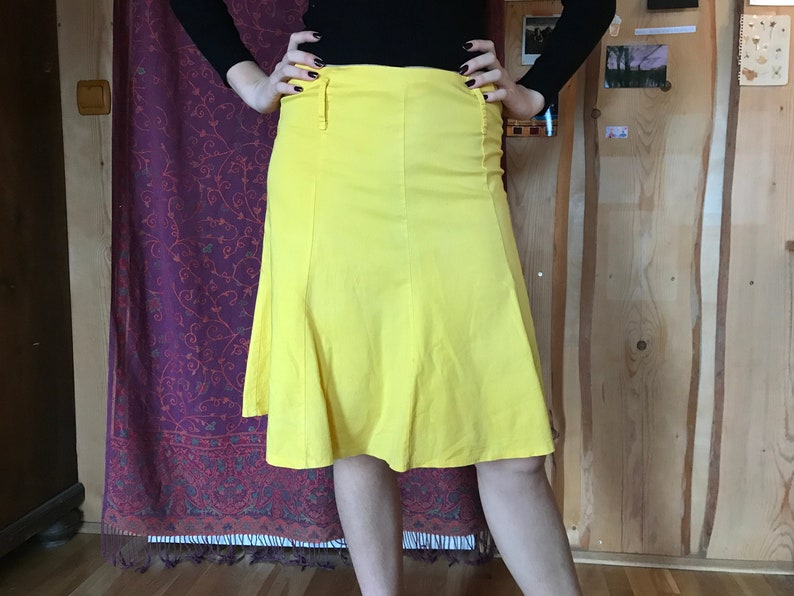 medium size zipper closure knee length Yellow vintage 90s skirt A-line design cotton fabric minimalist skirt summer skirt