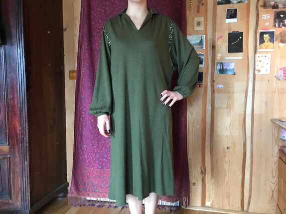 Vintage 70s dress, dark green jersey fabric, mediu