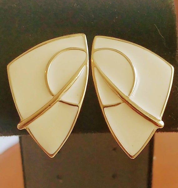 Vintage Trifari geometric creme enamel clip on ea… - image 2