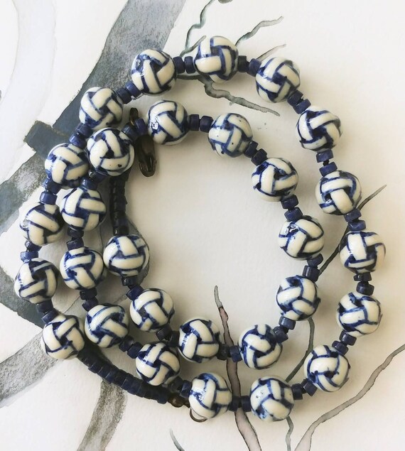 Collier Vintage Perle De Porcelaine Blanche Avec Nœud De Maintien – Bijou Rétro Chic